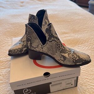 Blondo natural snake booties excellent used condition.   Sz 7.5. Waterproof